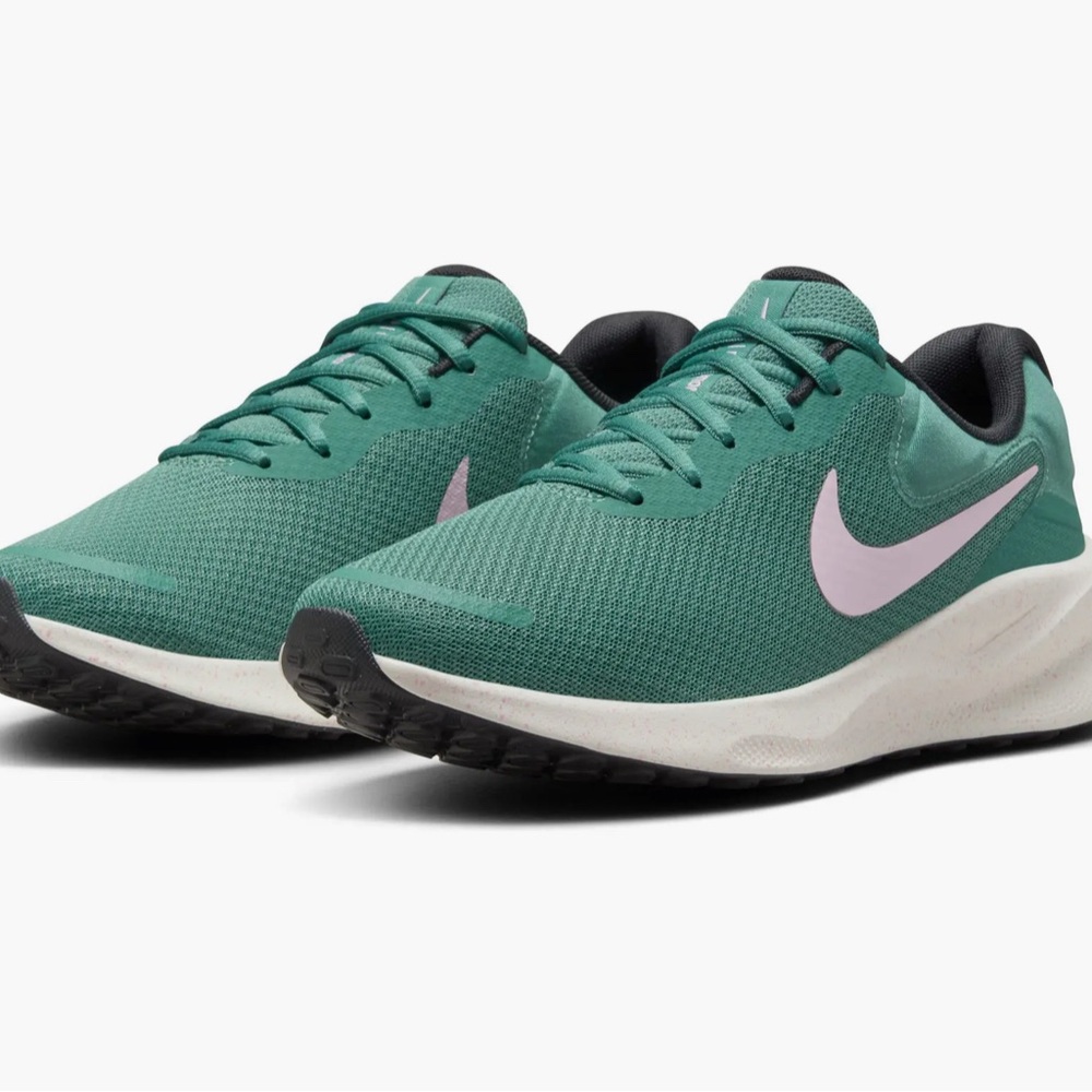 Nike Revolution 7 Road Running Sneaker